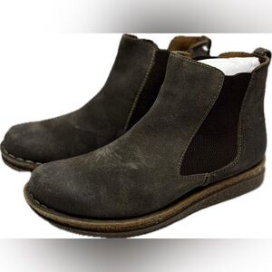 BRAND NEW Born “Faline” Dark Grey Distressed Chelsea Pull On Boot